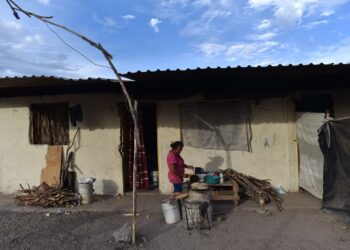 SEMujeres realiza recorrido en cuarterías en Villa Juárez