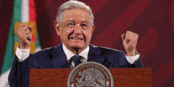 AMLO resalta economía mexicana y descarta crisis financiera