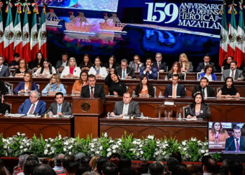 Congreso del Estado traslada poderes a Mazatlán en Sesión Solemne