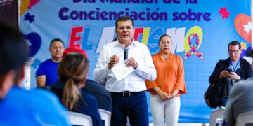 Se tiñe de azul fachada de Palacio Municipal en conmemoración al Día Mundial de la Concienciación de las Personas con Autismo.