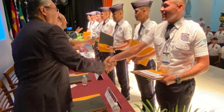 Refuerzan Policía Estatal con 51 cadetes graduados en la UNIPOL
