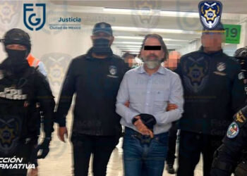 Trasladan con fuerte dispositivo de seguridad a Christian Von Roehrich a la FGJCDMX