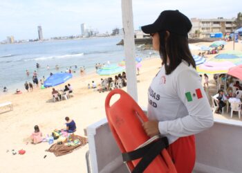 Elementos de la Policía Acuática atienden tres situaciones durante operativo del día miércoles en Playas de Mazatlán