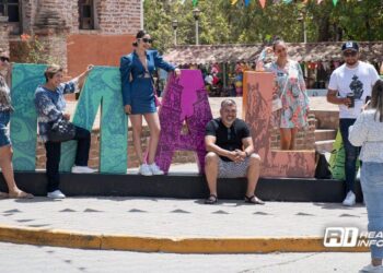 Familias culiacanenses disfrutan balnearios y parques de Culiacán