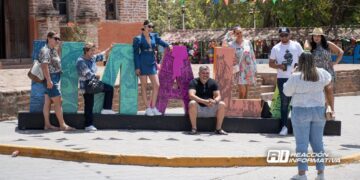 Familias culiacanenses disfrutan balnearios y parques de Culiacán