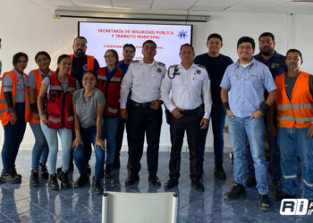 Coordinación de Educación Vial lleva taller de manejo defensivo a empleados de empresa cervecera