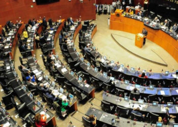 “No titubeen”: AMLO pide a los senadores de Morena que ya desaparezcan al INAI