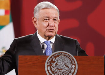 Un libro, un consejo y una advertencia: la herencia que dejará AMLO a su sucesor