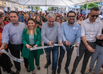 Inaugura Rocha nuevas calles pavimentadas para tres colonias de Culiacán