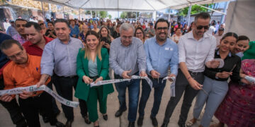 Inaugura Rocha nuevas calles pavimentadas para tres colonias de Culiacán