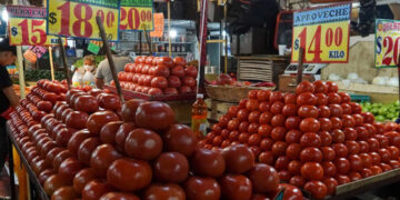 Mexicanos necesitan 2,046.20 pesos para comprar la canasta básica