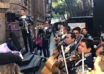 Matadores se manifiestan en el Congreso de la CDMX en contra de la desaparición de las corridas de toros