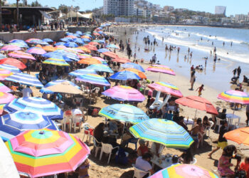 Asistencia en playas de Mazatlán supera los 62 mil visitantes a lo largo de la franja Costera