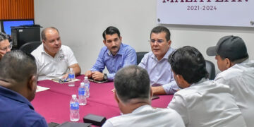 Acuerda sector transporte trabajar de la mano con Gobierno Municipal para implementar carril preferencial