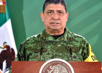 “¿Cuál es el problema?”, responde AMLO por viajes de lujo del general Luis Crescencio Sandoval