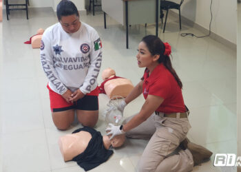 Policía Acuática se certifica reanimación cardiopulmonar