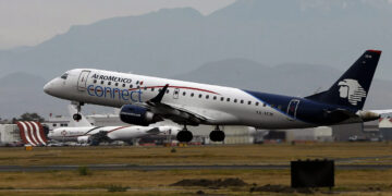 López Obrador da marcha atrás al cabotaje aéreo en iniciativa de ley