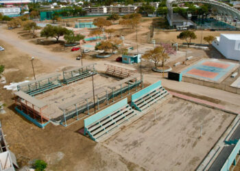Se ejecutarán 13 proyectos en la unidad deportiva Sahop, Edgar González realiza recorrido de inspección por ese espacio