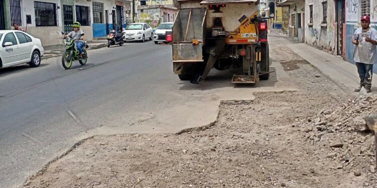 Avanza programa de bacheo para mejoramiento urbano en Mazatlán