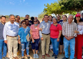 “Me pidieron venir, y aquí estamos”, Alcalde atiende a vecinos de colonia Villa verde