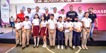 Gobierno Municipal e IMJU inician entrega de becas PROASE
