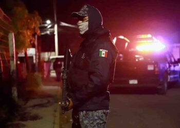 Cansada de las golpizas, mujer asesina con un zapapico a su esposo