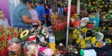 Floristas de Culiacán esperan recuperar ventas este 10 mayo