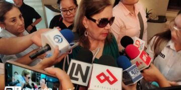 Fiscal confirma que FGE contrata clases de yoga para el personal, “no es un lujo, es una necesidad”, dice