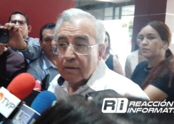 Llama Gobernador a no caer en manos de “coyotes” para tramitar pasaporte