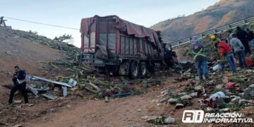 Volcadura de camión en Nayarit deja saldo de 8 personas muertas y 10 lesionadas