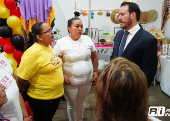 Instalan Secretaría de Turismo y Secretaría de Economía exposición de artesanías en el Centro de Convenciones