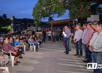 Encienden nuevas lámparas y arrancan obra en la comunidad de Veranos