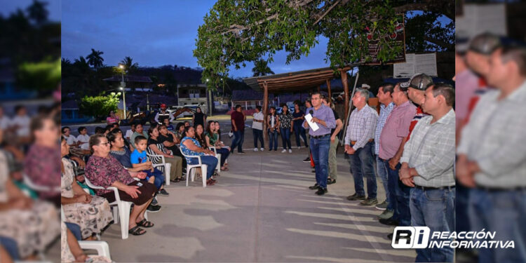Encienden nuevas lámparas y arrancan obra en la comunidad de Veranos