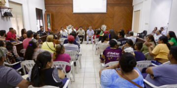 Avanza la regularización de Bugambilias; vecinos se reúnen con autoridades