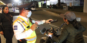 Operativo preventivo alcoholímetro aplica 62 multas a conductores por dar positivo en examen espirométrico