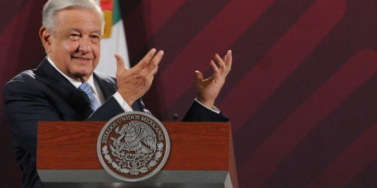 AMLO presenta su declaración anual patrimonial