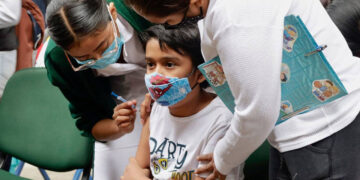 Covid-19: Cofepris autoriza ensayo para vacuna que previene coronavirus en niños