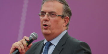 Ebrard participará en encuentro para defender a migrantes ante leyes estadounidenses en Miami