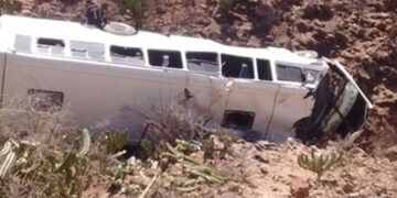 Autobús en el que viajaba equipo infantil de futbol de Colima cae a barranco en Jalisco