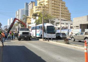 Por trabajos de reparación de loza, se habilita doble sentido en la circulación de la Avenida Camarón Sábalo