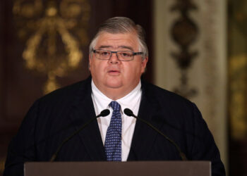 Carstens advierte riesgo de una “inflación persistentemente elevada”