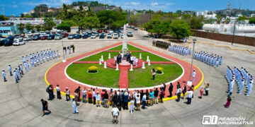 Asiste Edgar González al LXXXl aniversario de la Marina Nacional