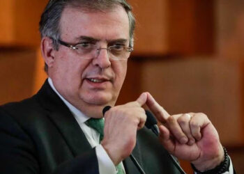 Marcelo Ebrard se registra como primer precandidato presidencial de Morena para 2024