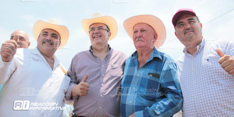 Memo Romero acompaña a Marcelo Ebrard a encuentro con ganaderos