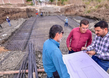 Supervisa Edgar González avance de obra del puente vehicular en ampliación Villa Verde