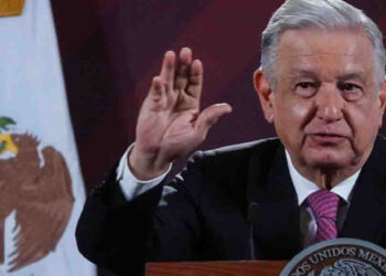 Dan palomita a ‘No se va’ de Grupo Frontera en la mañanera; tache a narcocorridos