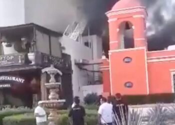 Cancún: Desalojan a mil 100 personas por incendio en hotel