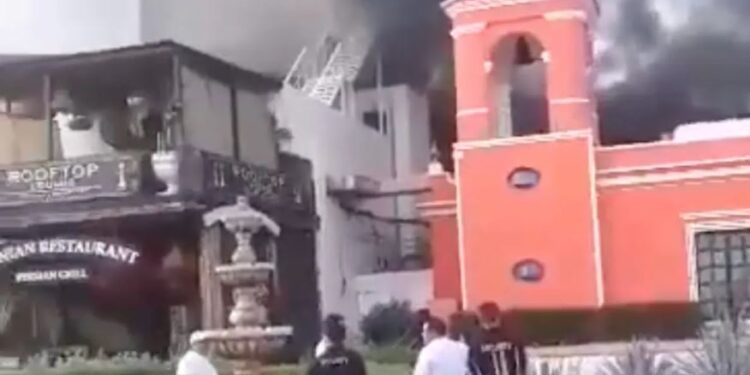 Cancún: Desalojan a mil 100 personas por incendio en hotel