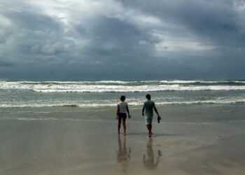 Tormenta tropical Arlene se debilita mientras avanza al sur por el Golfo de México
