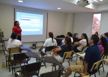 Coordinación de Protección Civil brinda capacitación en primeros auxilios a madres con hijos autistas